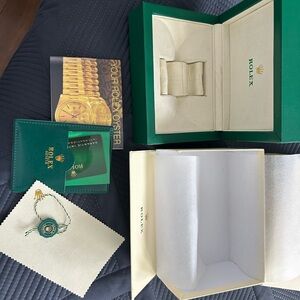 Rolex Green and Cream Presentation Set. No watch. Just the box and tags.